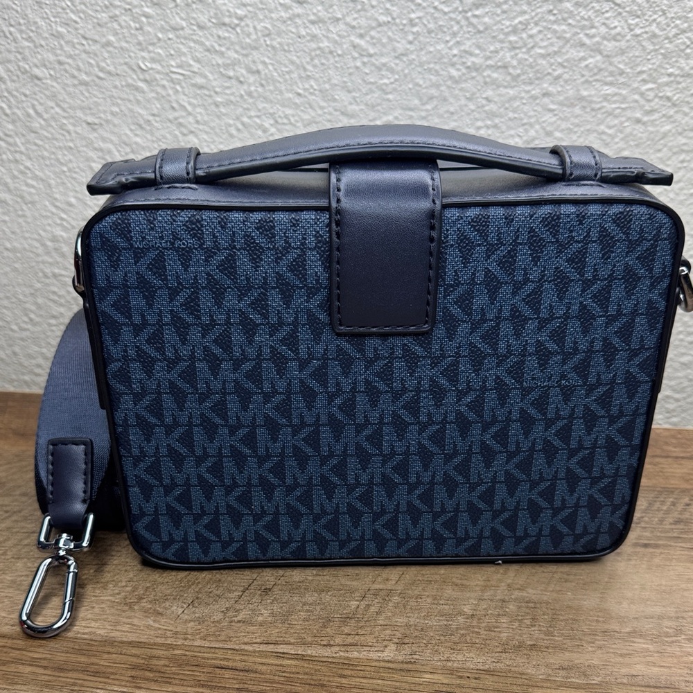 Michael Kors Cooper Lunch Box and Slim Zip Wallet Admiral Navy Set - Picture 4 of 10